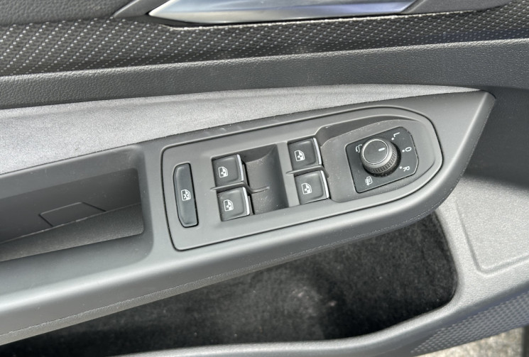 Volkswagen Golf 8 1.5 e-TSI OPF 150 R-Line DSG7 * TOIT OUVRANT * ATTELAGE * GARANTIE 6 MOIS