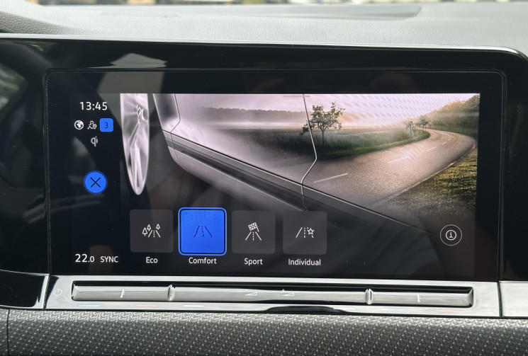 Volkswagen Golf 8 1.5 e-TSI OPF 150 R-Line DSG7 * TOIT OUVRANT * ATTELAGE * GARANTIE 6 MOIS