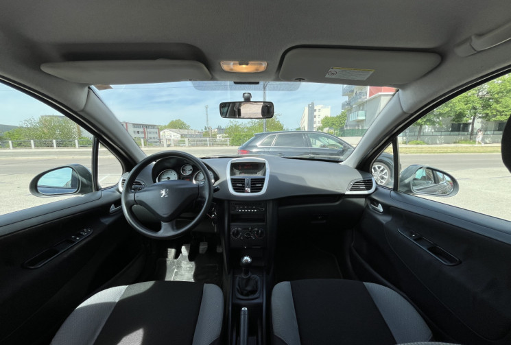 Peugeot 207 5 portes 1.4 e 16V 90cv