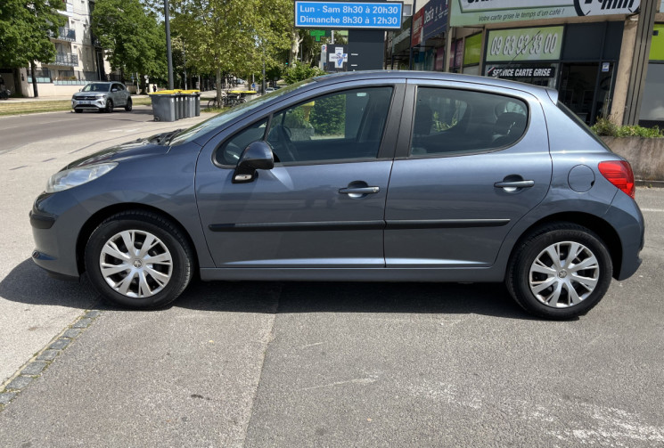 Peugeot 207 5 portes 1.4 e 16V 90cv