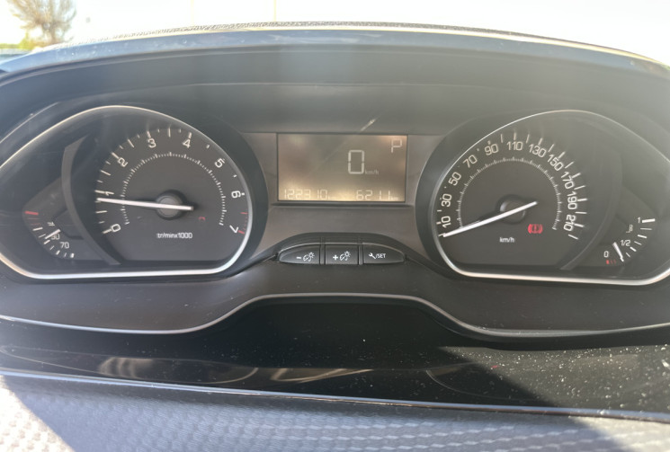 Peugeot 2008 1.2 i EAT6 S&S 130 cv Boîte auto SIGNATURE