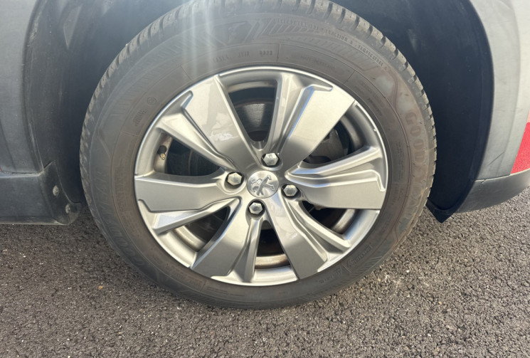 Peugeot 2008 1.2 i EAT6 S&S 130 cv Boîte auto SIGNATURE