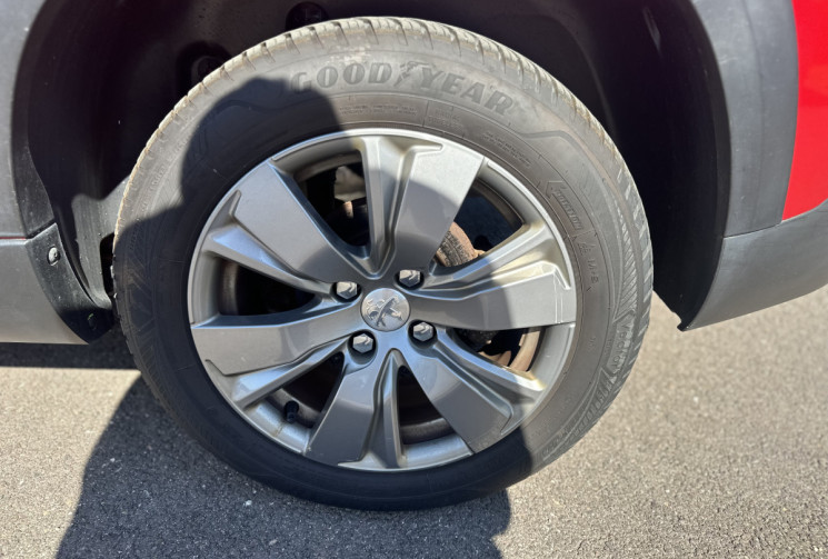 Peugeot 2008 1.2 i EAT6 S&S 130 cv Boîte auto SIGNATURE