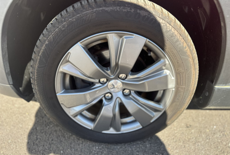 Peugeot 2008 1.2 i EAT6 S&S 130 cv Boîte auto SIGNATURE