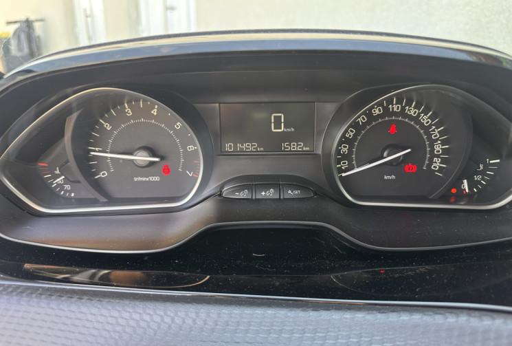 Peugeot 208 Phase 2 5 Portes 1.2 i S&S 82 cv SIGNATURE