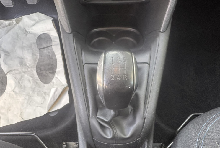 Peugeot 208 Phase 2 5 Portes 1.2 i S&S 82 cv SIGNATURE