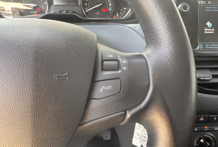 Peugeot 208 Phase 2 5 Portes 1.2 i S&S 82 cv SIGNATURE