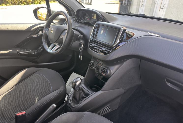 Peugeot 208 Phase 2 5 Portes 1.2 i S&S 82 cv SIGNATURE