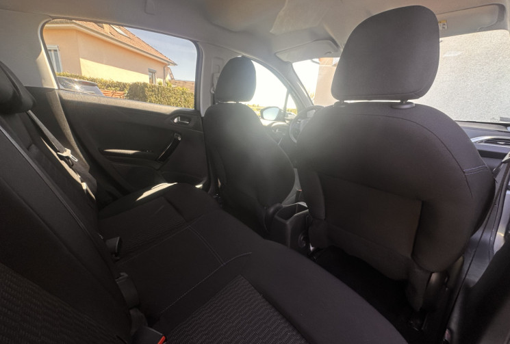 Peugeot 208 Phase 2 5 Portes 1.2 i S&S 82 cv SIGNATURE