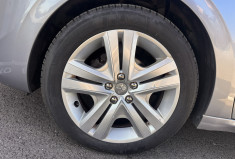 Peugeot 208 Phase 2 5 Portes 1.2 i S&S 82 cv SIGNATURE