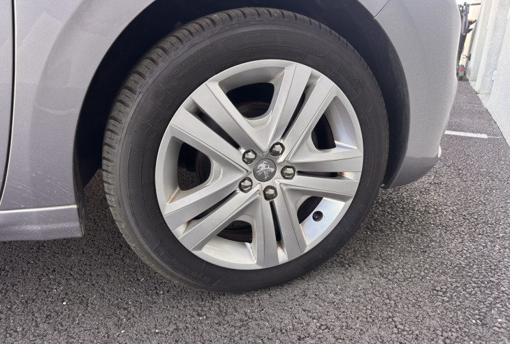 Peugeot 208 Phase 2 5 Portes 1.2 i S&S 82 cv SIGNATURE