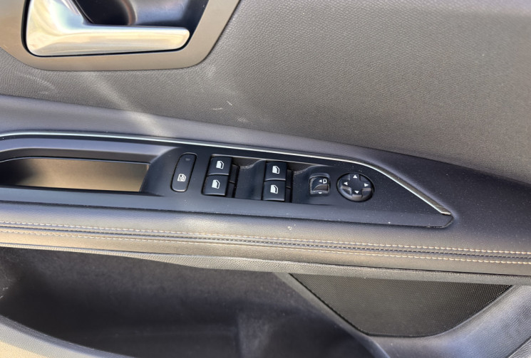 Peugeot 5008 2.0 BlueHDi EAT8 S&S 180 cv Boîte auto GT 7 PLACES