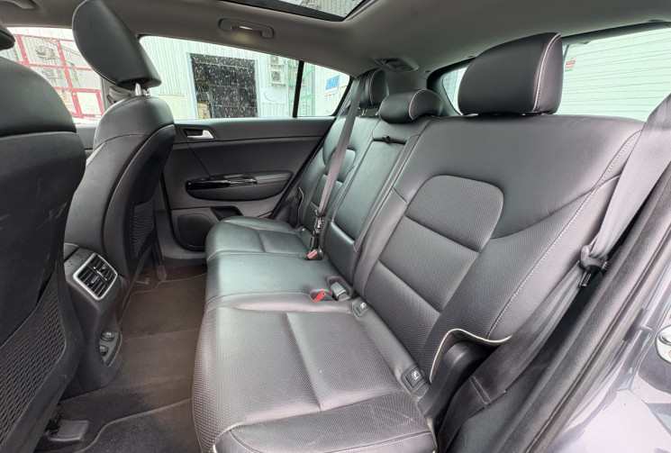 Kia Sportage AWD 2.0 CRDi Premium 136 cv * Toit Ouvrant * Sièges chauffants Av Ar * JBL * Caméra