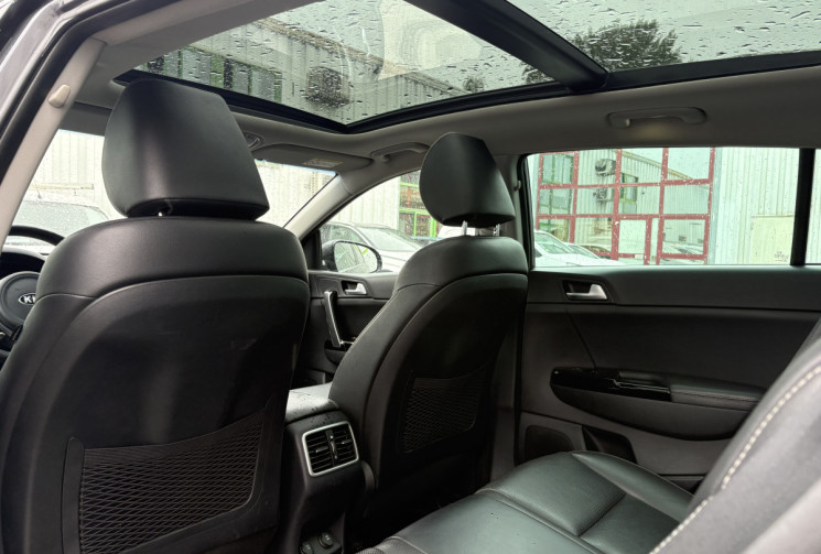 Kia Sportage AWD 2.0 CRDi Premium 136 cv * Toit Ouvrant * Sièges chauffants Av Ar * JBL * Caméra