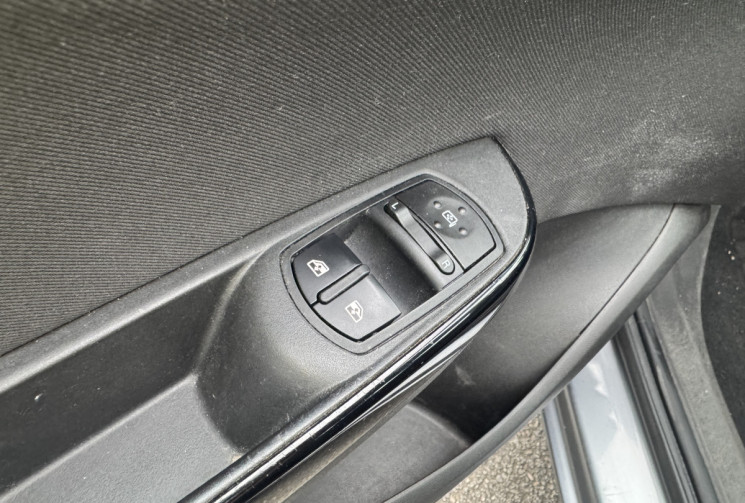 Opel Corsa 5 Portes 1.4 i 16V 90 cv EDITION