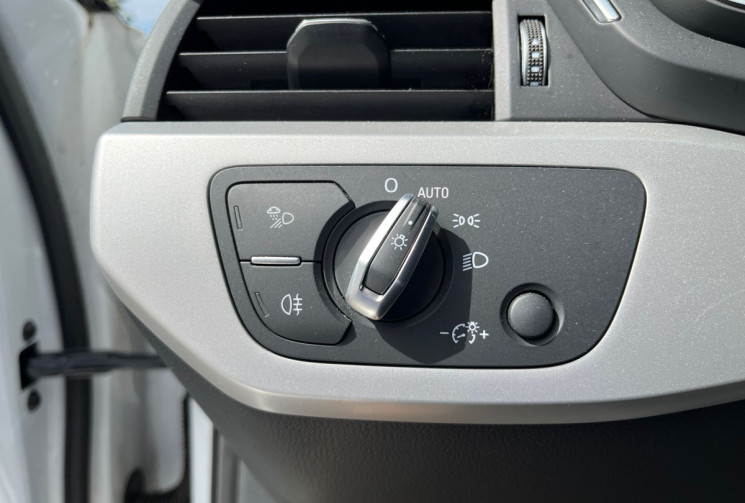 Audi A4 Avant V (B9) 35 TDI 150ch Business line S tronic 7 *Avec attelage électrique*