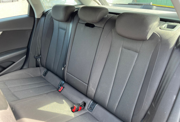 Audi A4 Avant V (B9) 35 TDI 150ch Business line S tronic 7 *Avec attelage électrique*