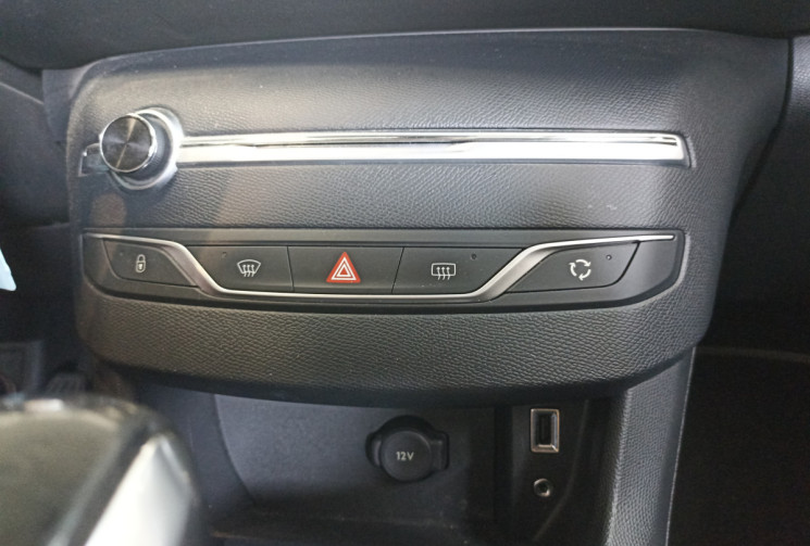 Peugeot 308 1.6 HDi FAP 92 ch Active – Suivi complet disponible – Distribution & embrayage effectué