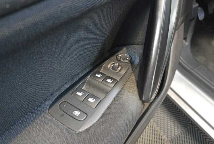 Peugeot 308 1.6 HDi FAP 92 ch Active – Suivi complet disponible – Distribution & embrayage effectué