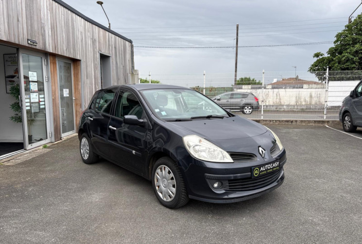 Renault Clio   III 5 Portes Phase 2 1.2 TCe 16V eco2 101CVDYNAMIQUE 
