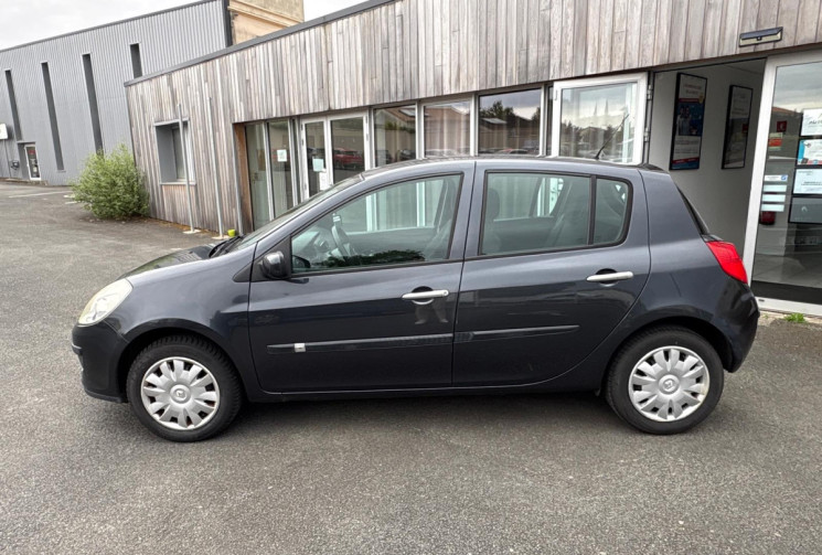 Renault Clio   III 5 Portes Phase 2 1.2 101 DYNAMIQUE / DISTRIBUTION FAITE / GARANTIE 12 MOIS 