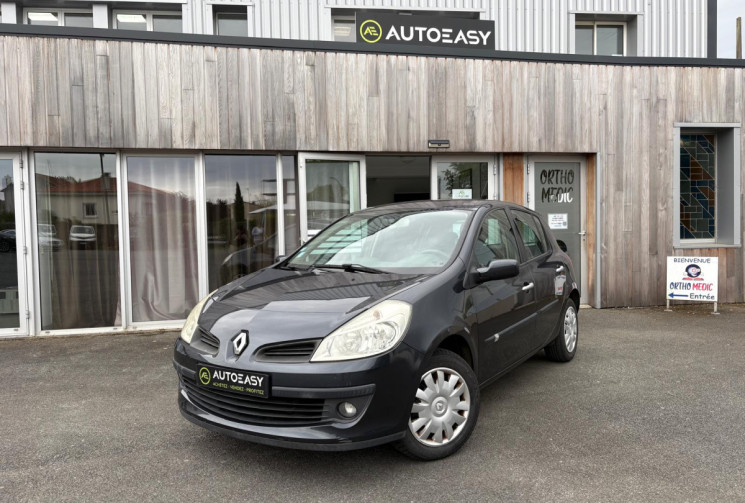 Renault Clio   III 5 Portes Phase 2 1.2 TCe 16V eco2 101CVDYNAMIQUE 