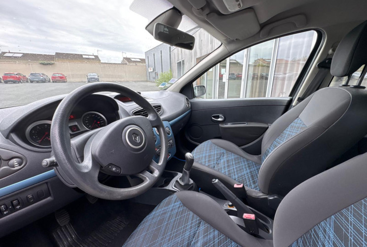 Renault Clio   III 5 Portes Phase 2 1.2 TCe 16V eco2 101CVDYNAMIQUE 