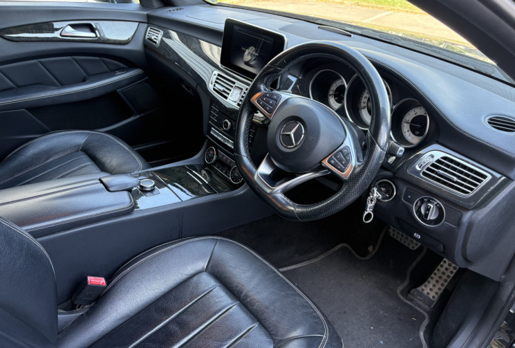 Mercedes CLS  220 BlueTEC  (conduite a droite)