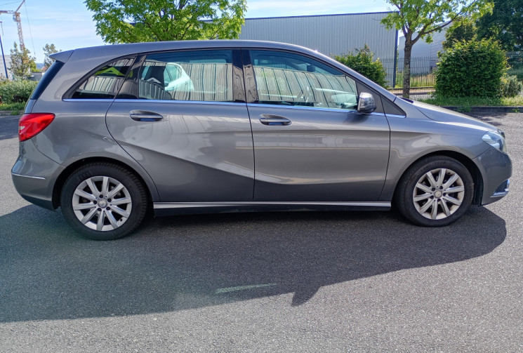 Mercedes Classe B  180 Design 7G-DCT 122 ch * Attelage électrique