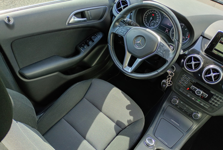 Mercedes Classe B  180 Design 7G-DCT 122 ch * Attelage électrique