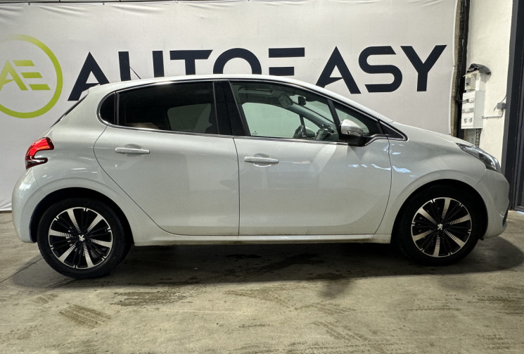 Peugeot 208 82 ch ALLURE toit panoramique