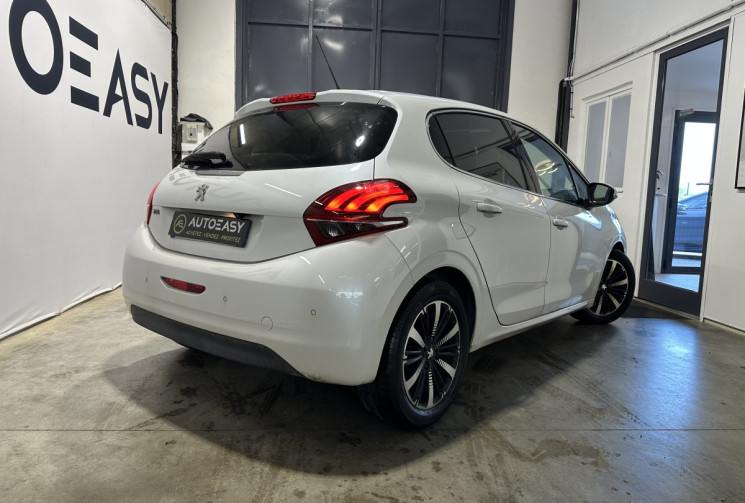 Peugeot 208 82 ch ALLURE toit panoramique