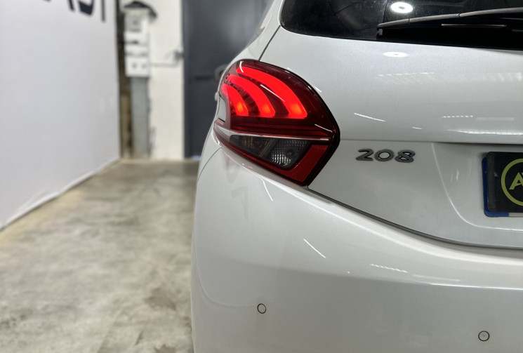 Peugeot 208 82 ch ALLURE toit panoramique