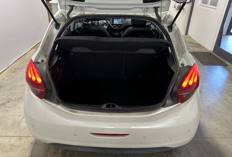 Peugeot 208 82 ch ALLURE toit panoramique
