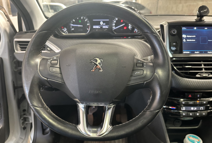 Peugeot 208 82 ch ALLURE toit panoramique