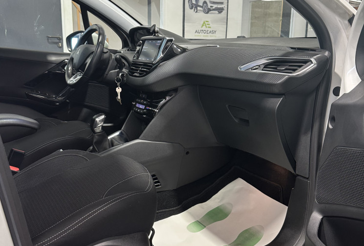 Peugeot 208 82 ch ALLURE toit panoramique