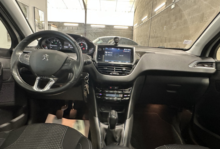 Peugeot 208 82 ch ALLURE toit panoramique