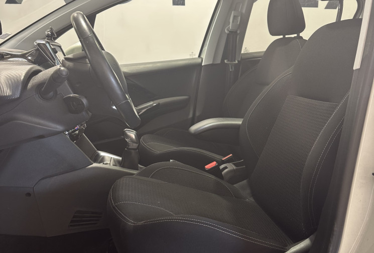 Peugeot 208 82 ch ALLURE toit panoramique