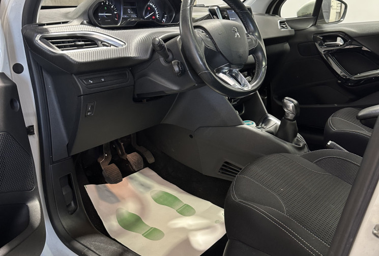 Peugeot 208 82 ch ALLURE toit panoramique