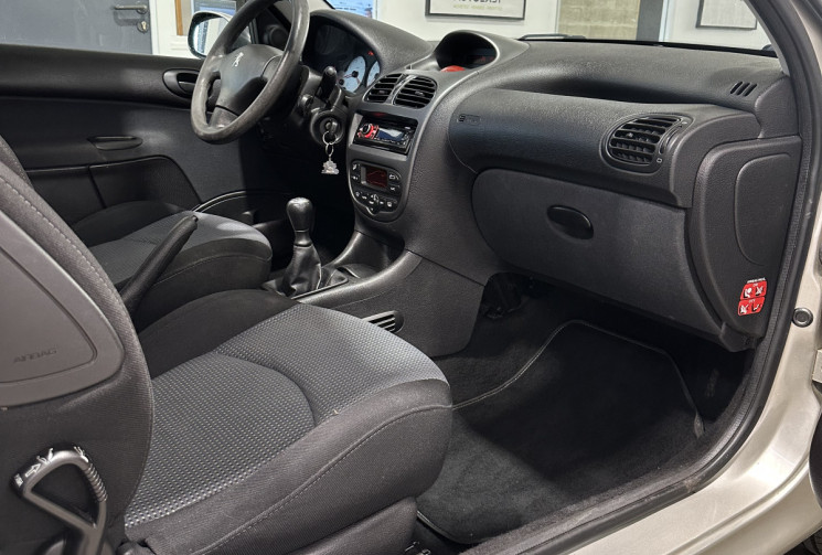 Peugeot 206 1.4i 75 ch X line clim toit ouvrant 