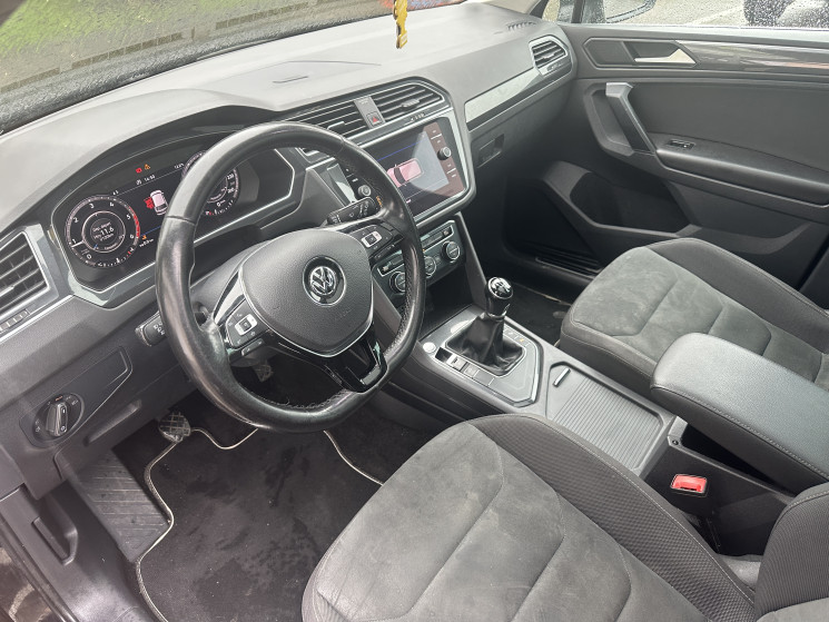 Volkswagen Tiguan 2.0 150 ch R-LINE / Toit Ouvrant / Entretien Complet