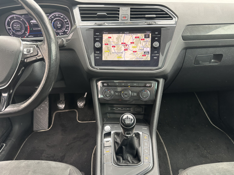 Volkswagen Tiguan 2.0 150 ch R-LINE / Toit Ouvrant / Entretien Complet