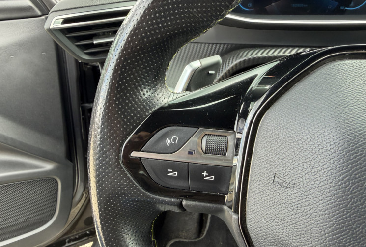 Peugeot 2008 1.5 BLUE HDI 130 GT LINE EAT8 / SIEGES CHAUFFANTS / SIEGES CUIR / CARPLAY / CAMERA
