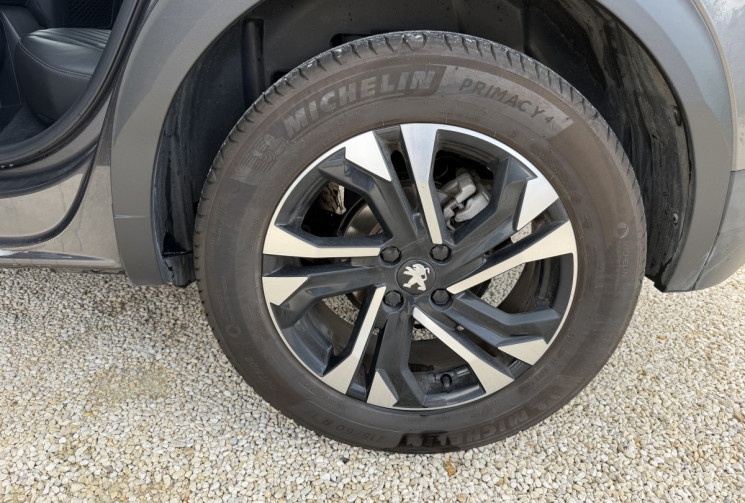 Peugeot 2008 1.5 BLUE HDI 130 GT LINE EAT8 / SIEGES CHAUFFANTS / SIEGES CUIR / CARPLAY / CAMERA