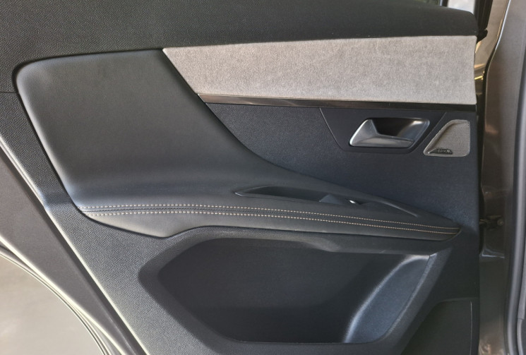 Peugeot 3008 1.6 THP 300 GT PACK HYBRID4 e-EAT8 / 1ERE MAIN / ENTRETIEN A JOUR / GARANTIE 12 MOIS 