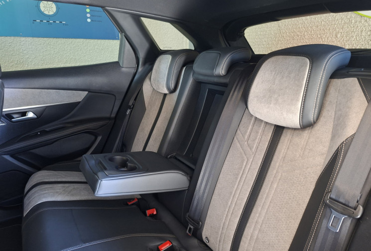 Peugeot 3008 1.6 THP 300 GT PACK HYBRID4 e-EAT8 / 1ERE MAIN / ENTRETIEN A JOUR / GARANTIE 12 MOIS 