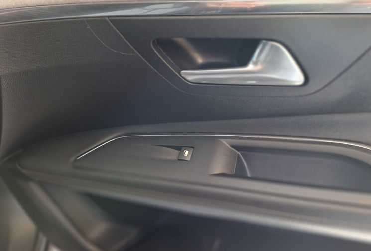 Peugeot 3008 1.6 THP 300 GT PACK HYBRID4 e-EAT8 / 1ERE MAIN / ENTRETIEN A JOUR / GARANTIE 12 MOIS 