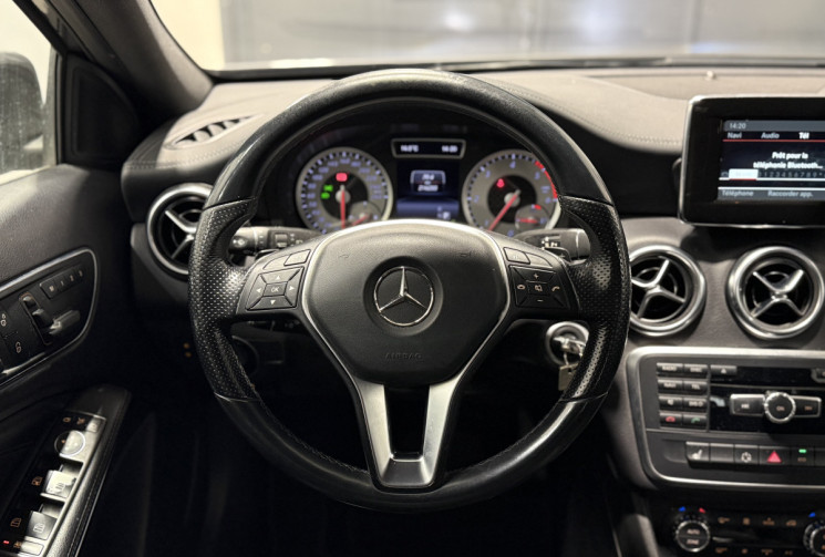 Mercedes Classe A 200 d Fascination intérieur cuir sièges électriques à mémoire 