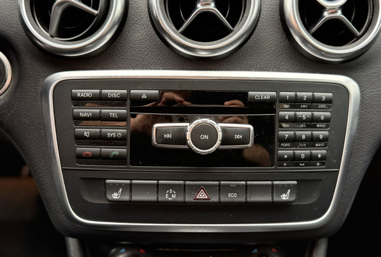 Mercedes Classe A 200 d Fascination intérieur cuir sièges électriques à mémoire 