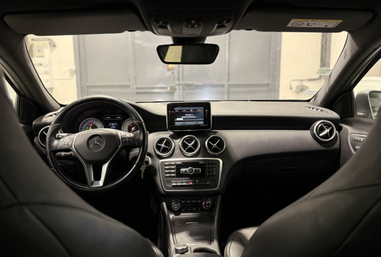Mercedes Classe A 200 d Fascination intérieur cuir sièges électriques à mémoire 